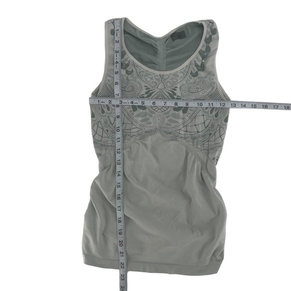 Athleta Gray Geometric Runched Dri Fit Tank Top Size Med Women’s - Picture 4 of 4